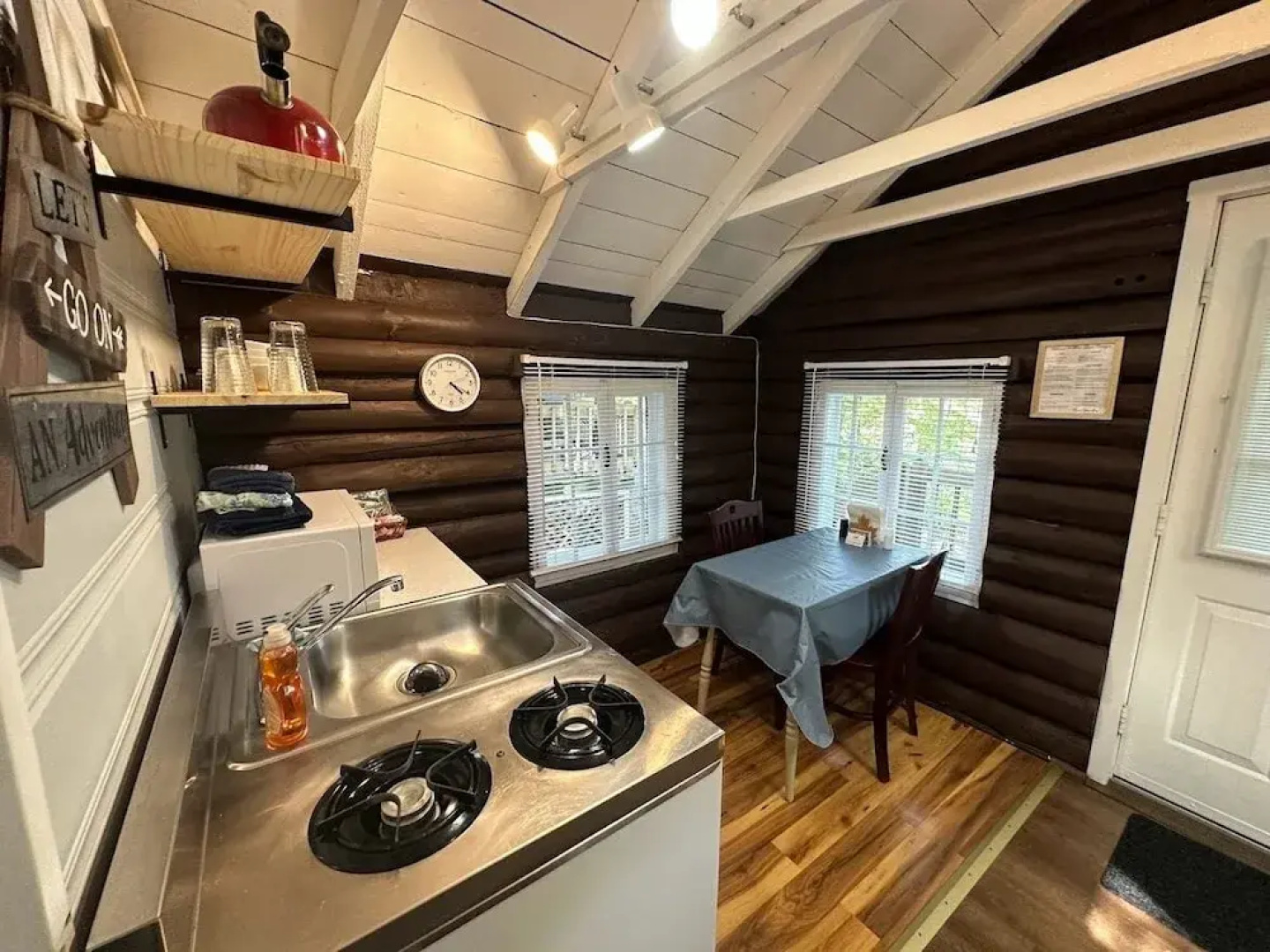 Pine Grove Cottages