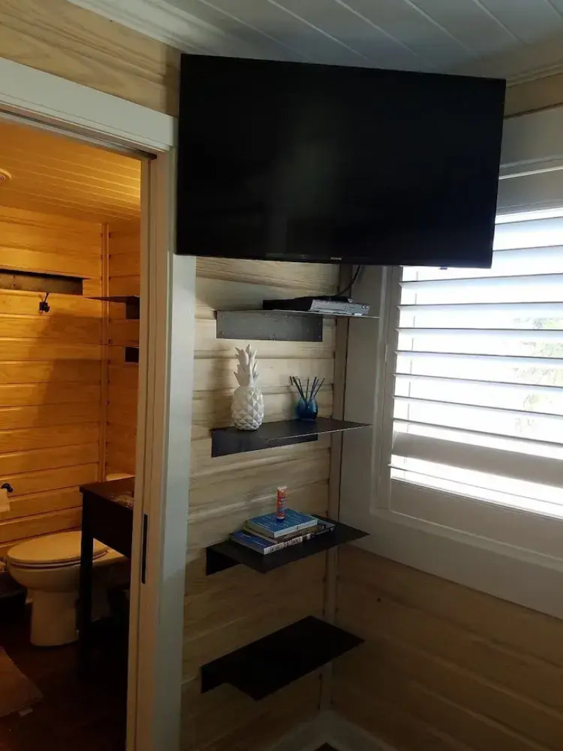 6West Beach Cottages