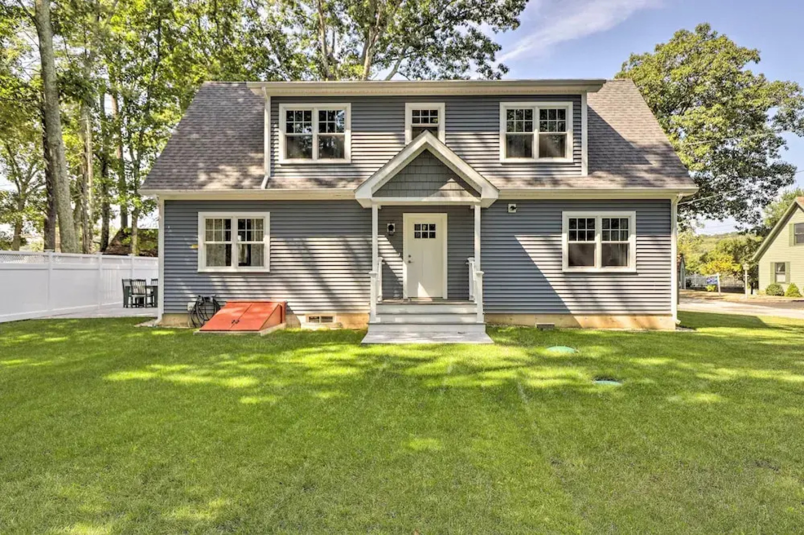 Sun-dappled Retreat - Walk to Wickaboag Lake!