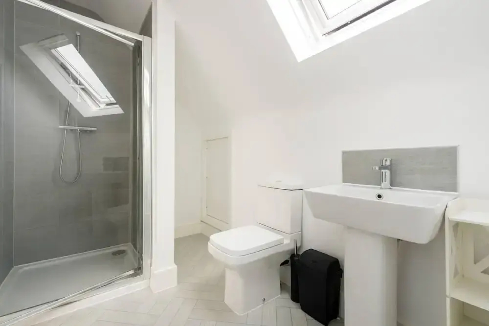 Modern Apartment, Castle View Rochester, England