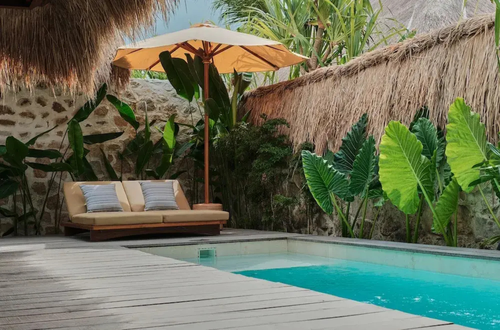 Boni Beach Hotel & Restaurant