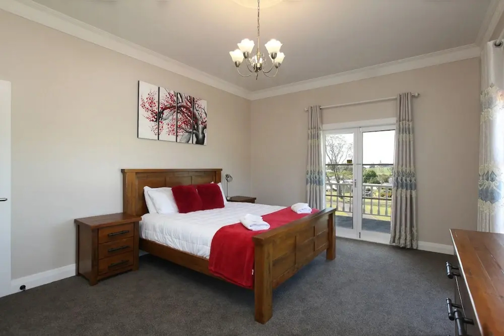 Luxury 3Brm Mannor in Temple View