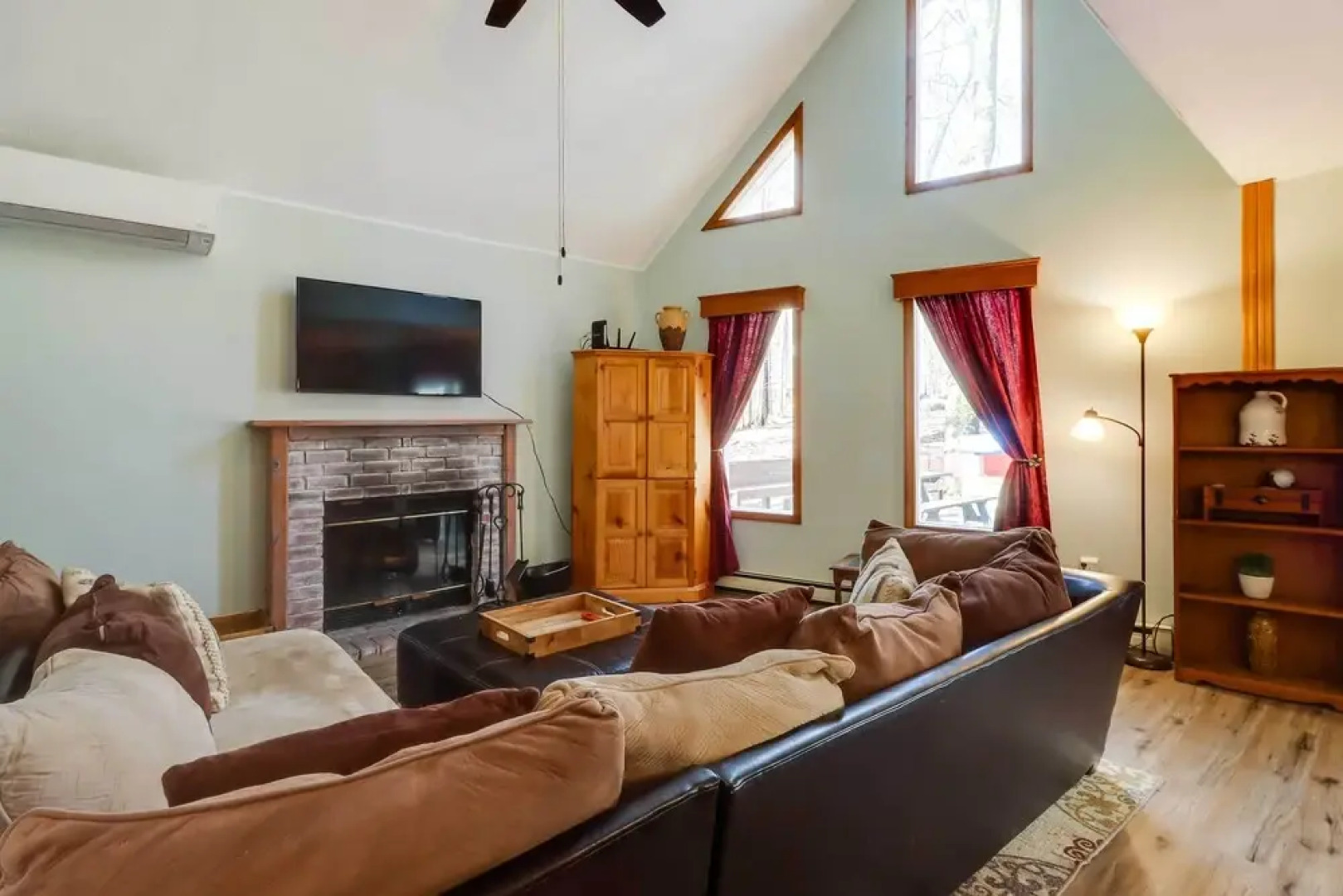 Spacious Pocono Lake House Near Skiing & Swimming!