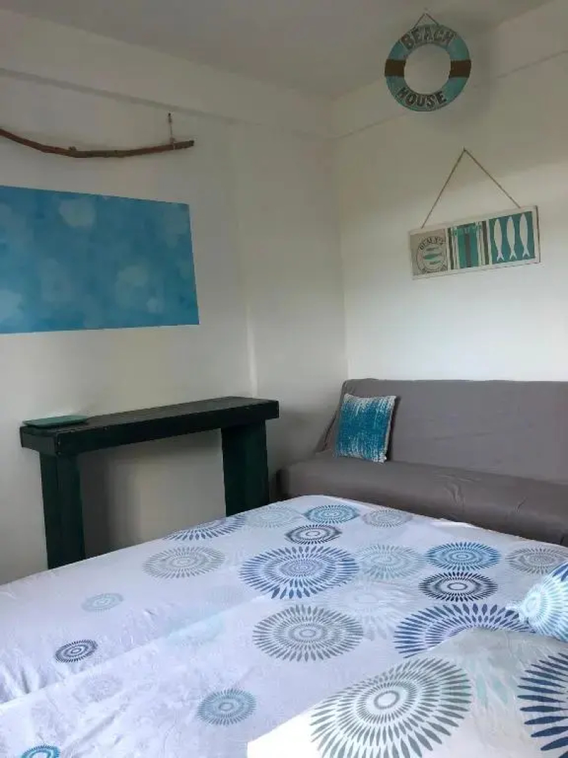 La Colline Bed & Table