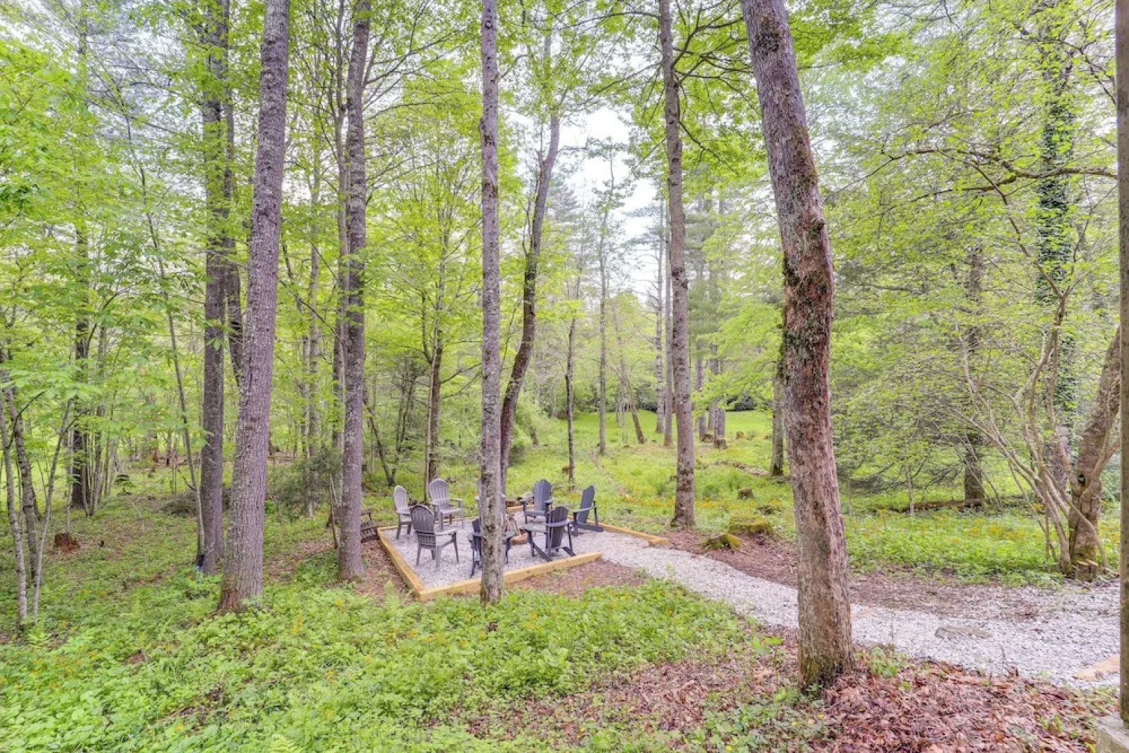 9 Mi to Sugar Mountain: Newland Cabin w/ Fire Pit!