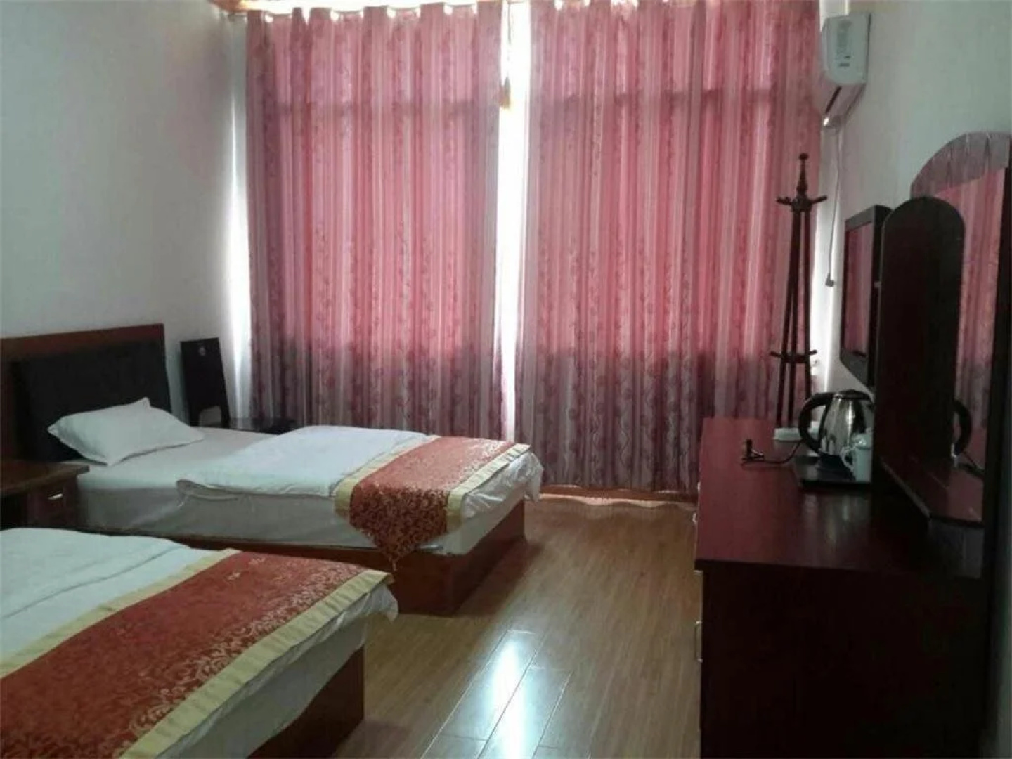 Qingxi Guotai Hotel