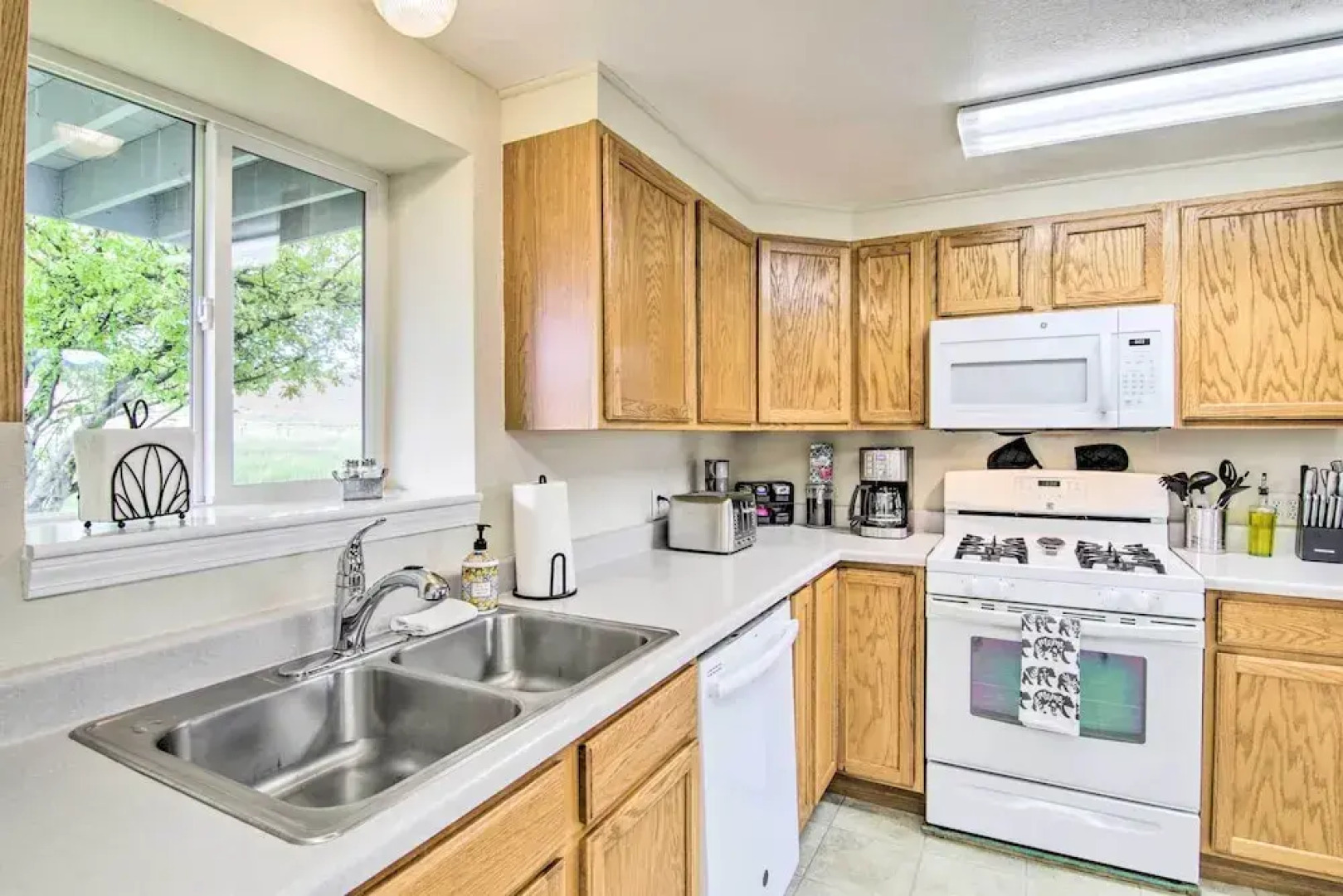 Montana's Emigrant Peaks Getaway: Apt w/ Mtn Views