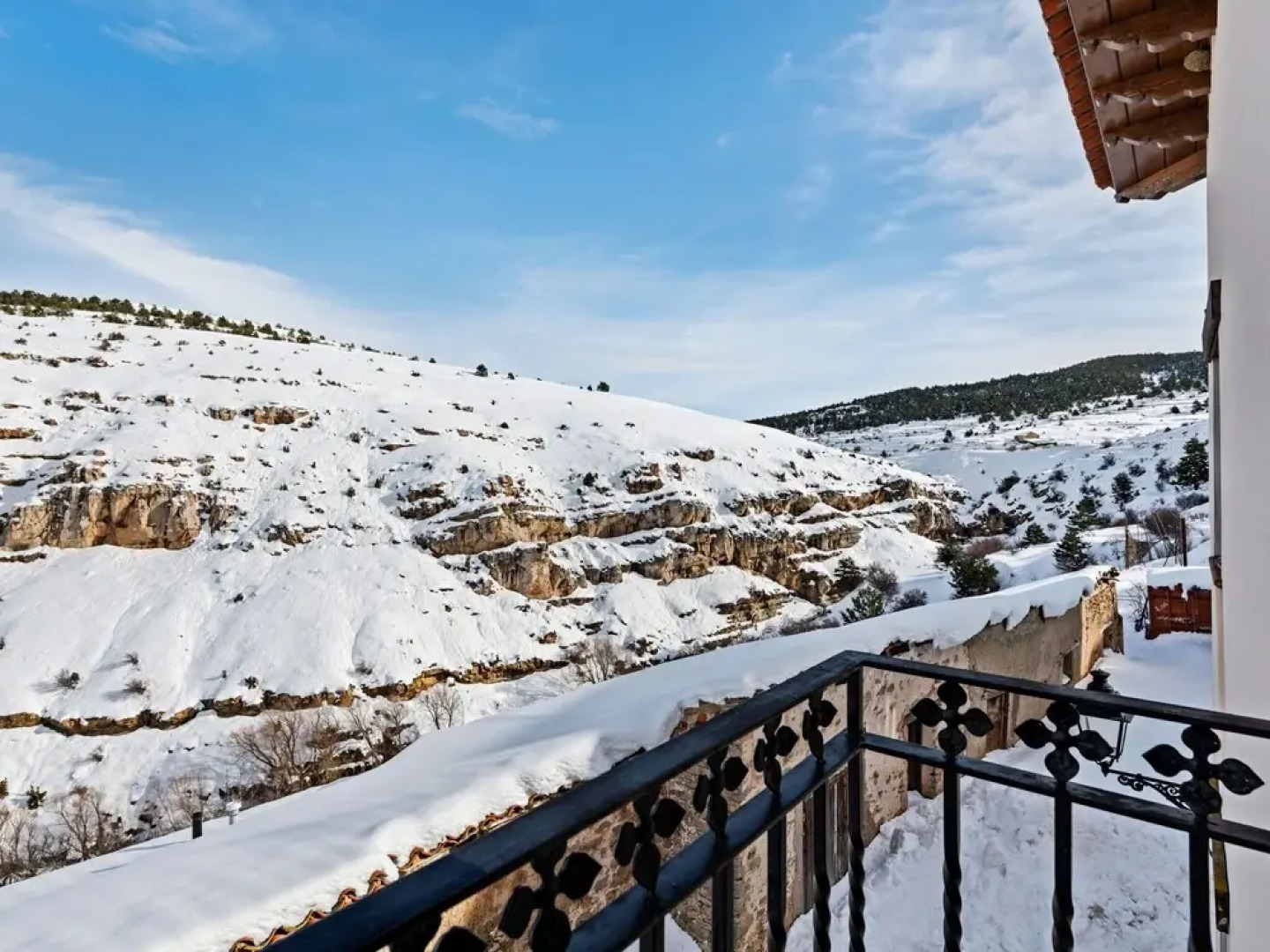 Charming Apartment in Gudar With Terrace