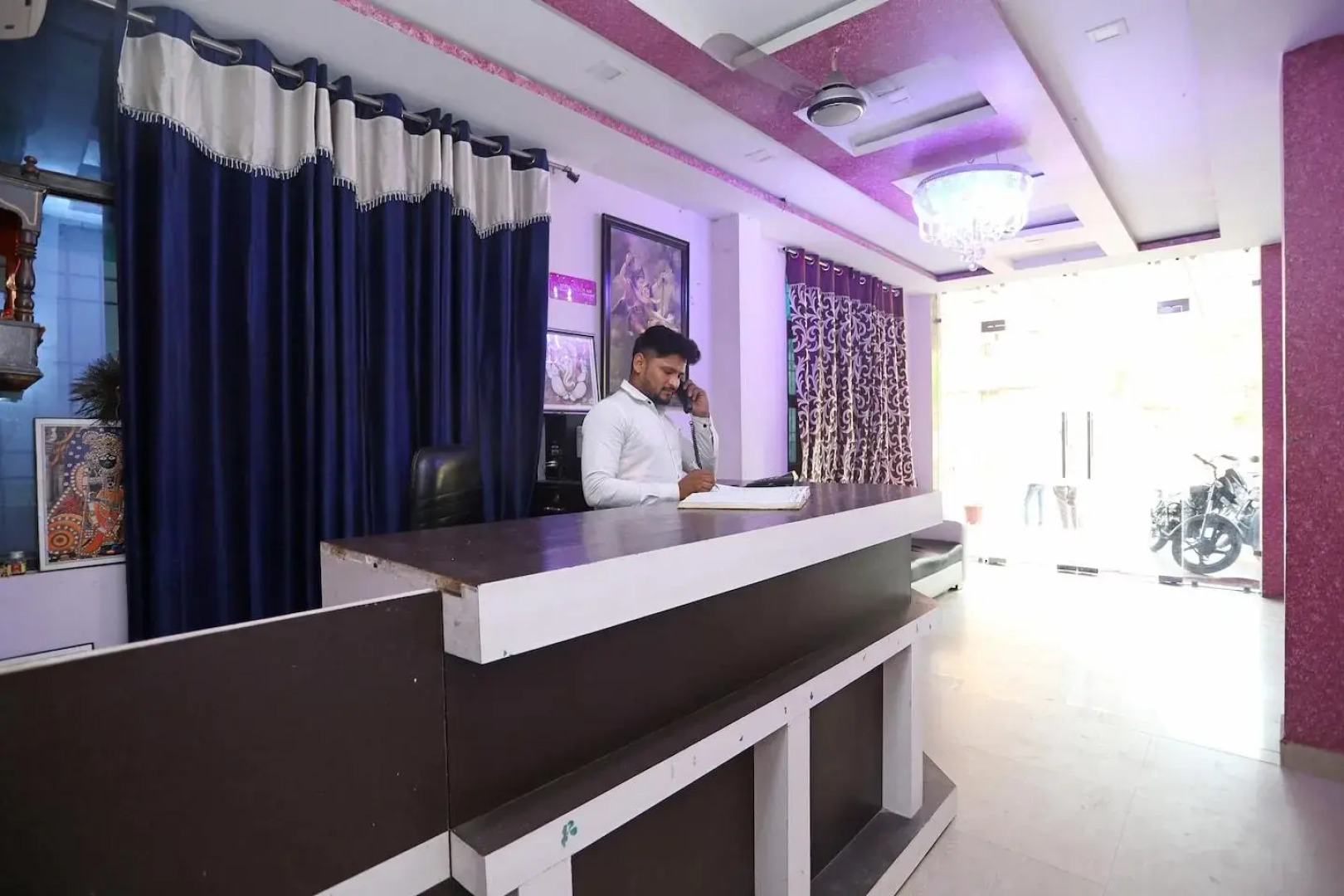 OYO 14983 Gawala Ashram