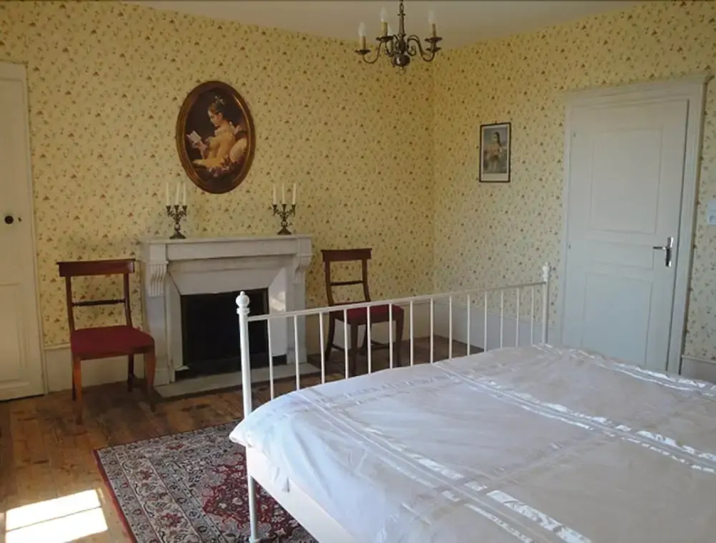 Petit Château Armand Bourgoin  B & B