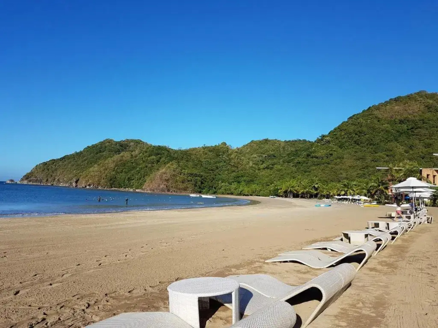 Myna Lagoon Pico de Loro