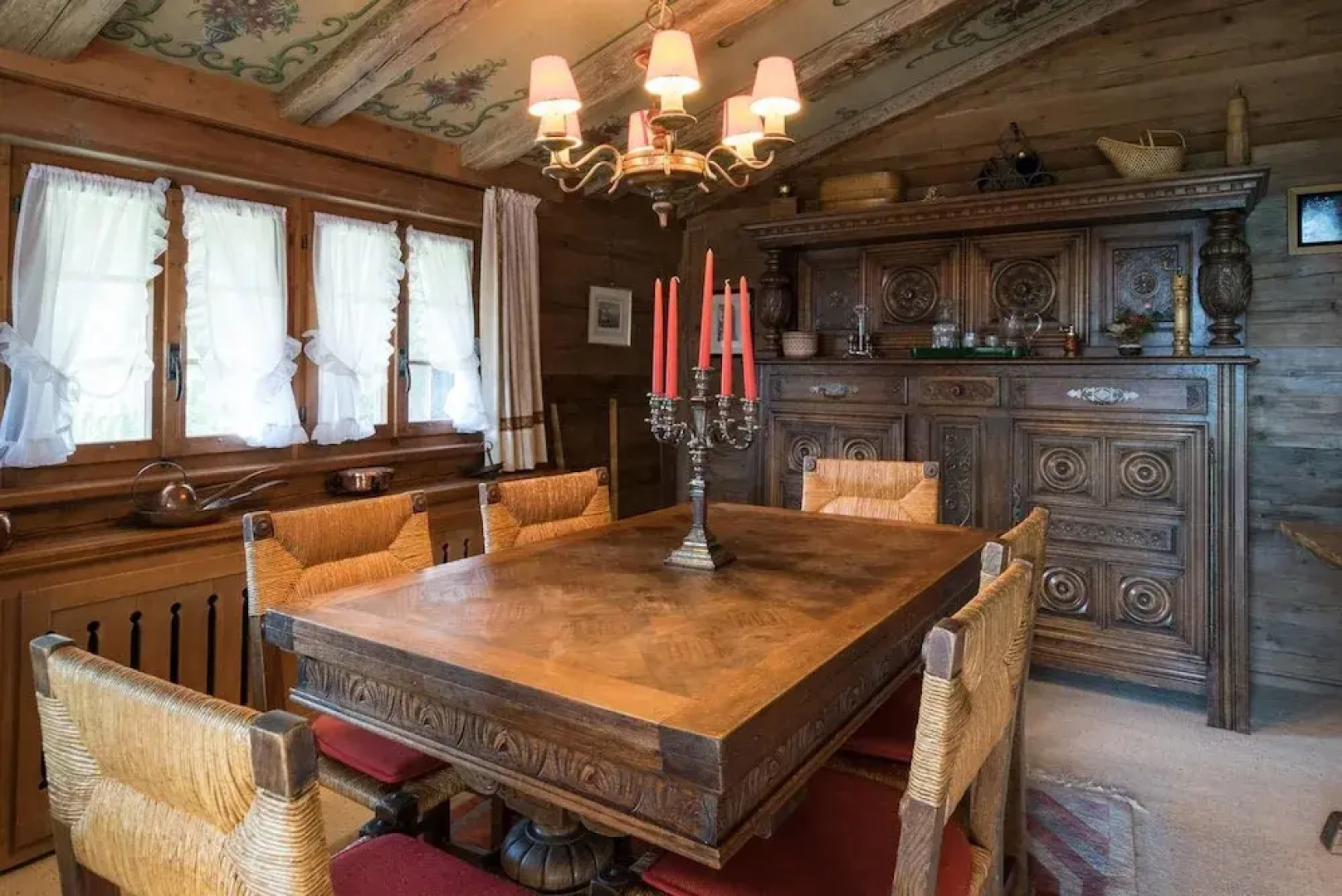 Big Luxurious Chalet in Schönried