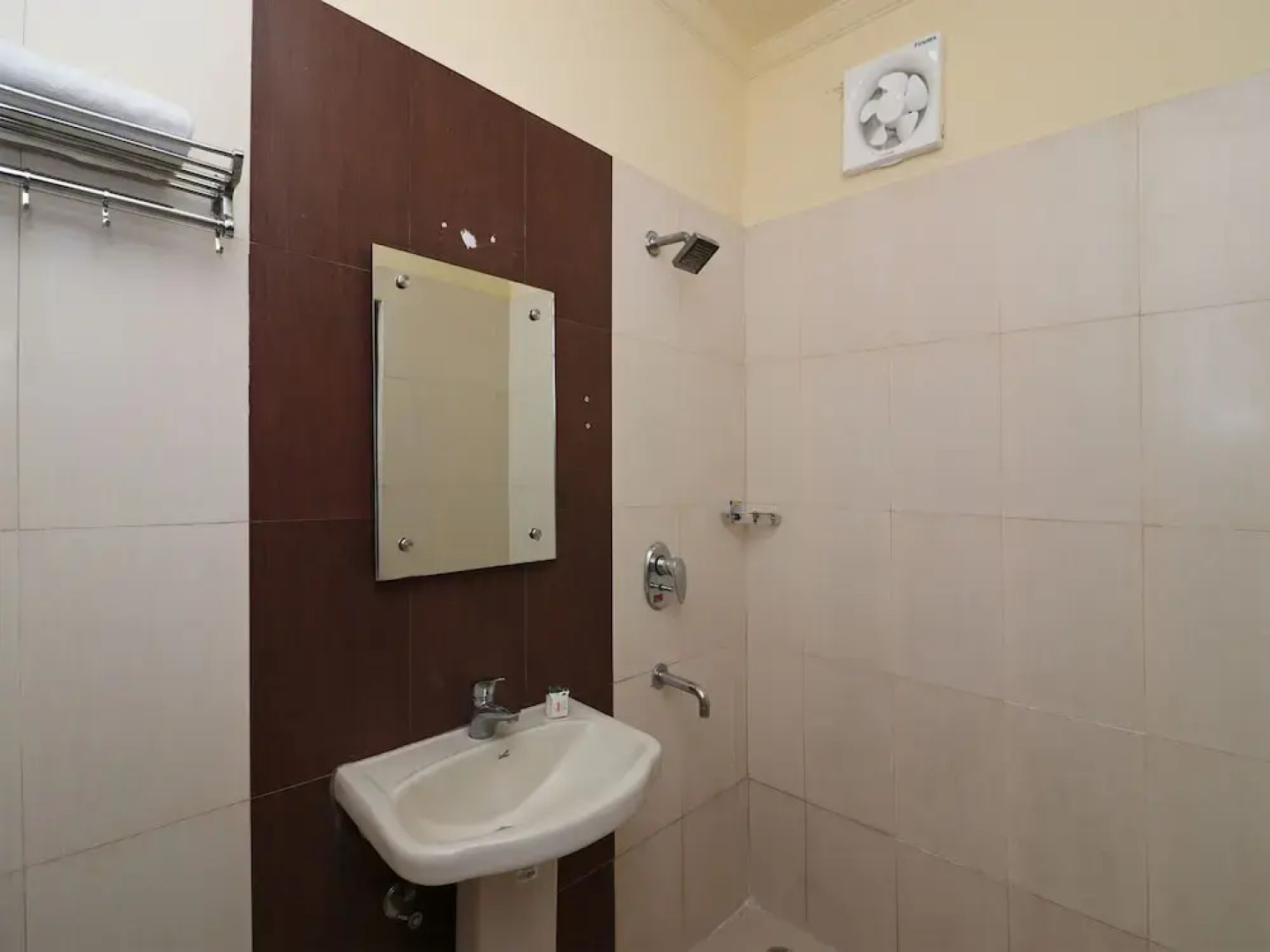 OYO 3735 Hotel Chilana Tower