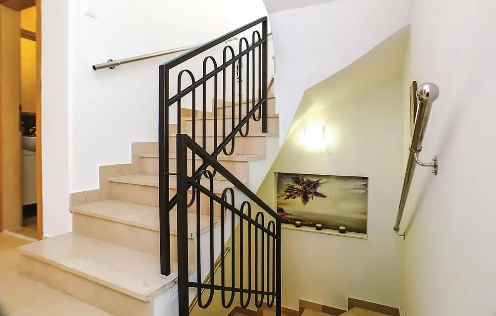 Stunning Home in Bast With 4 Bedrooms, Jacuzzi and Wifi