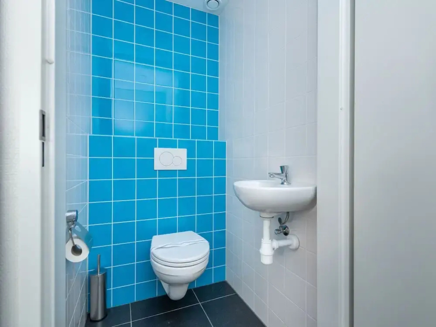 Magnificent 6-person Apartment With Roof Terrace in Ouddorp Town Centre