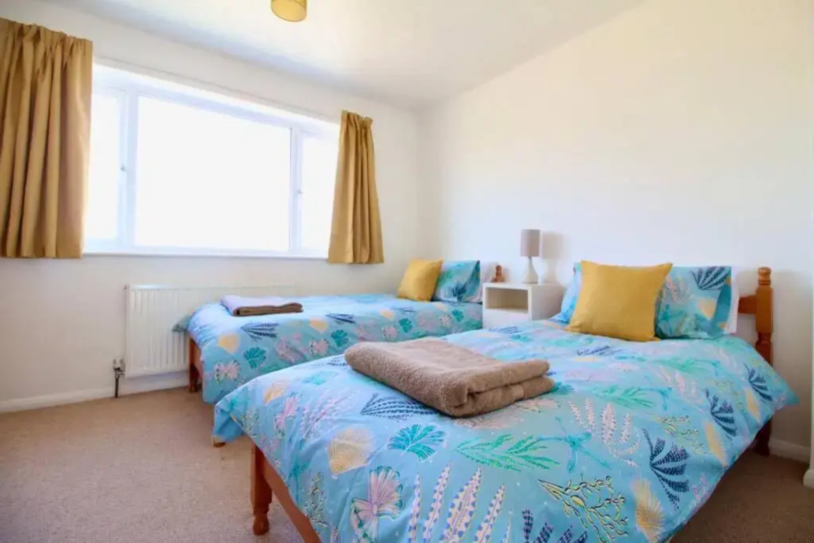 Seaview Beach house stones throws from the sea