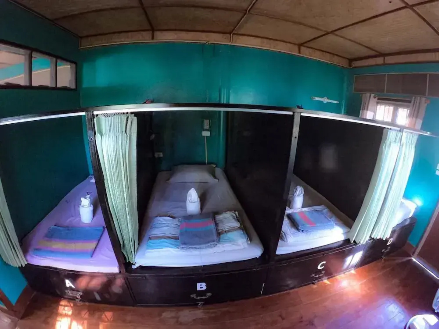 Crossroads House - Hostel