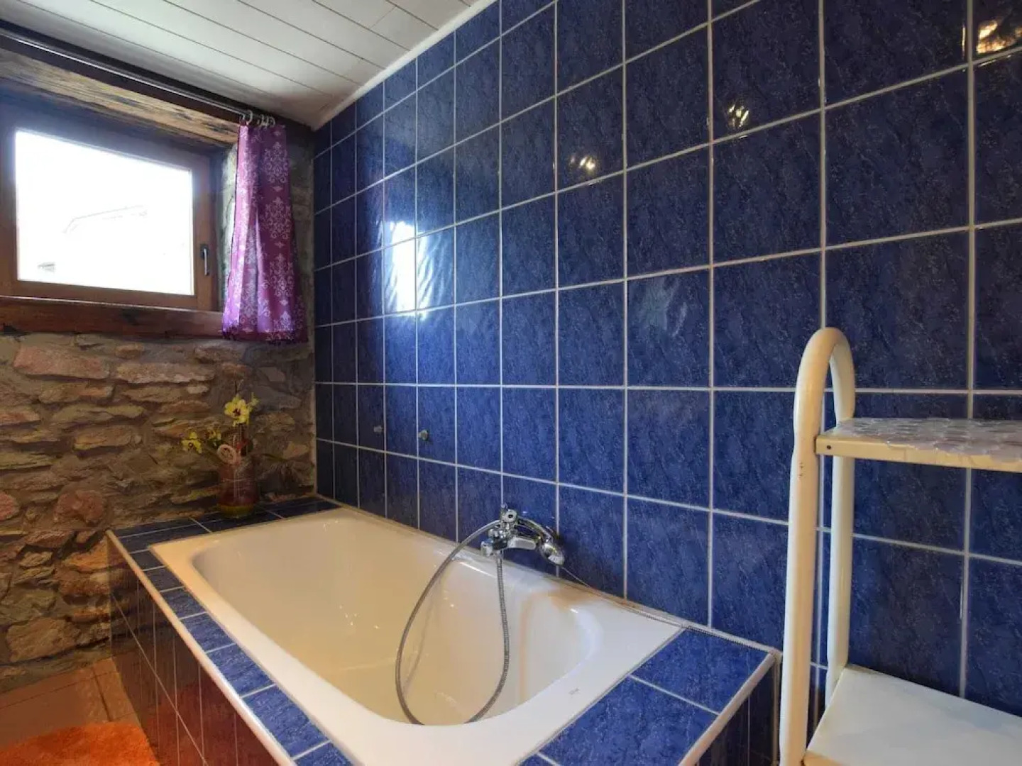 Quaint Cottage In Petite Langlire with Hot Tub