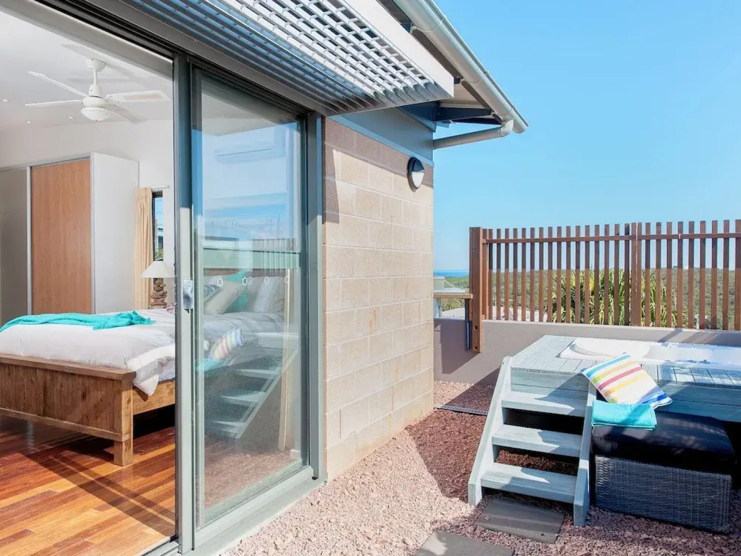 The Deckhouse, 22/26 One Mile Close