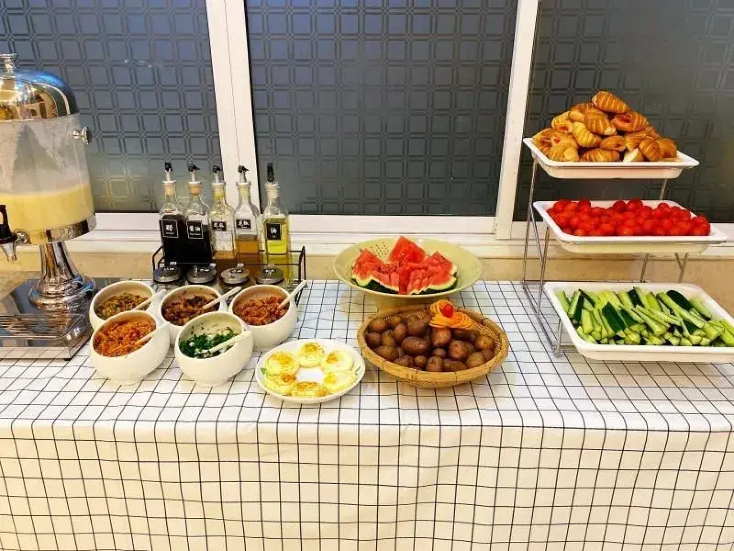 Green Tree Inn Tengchong Rehai Hot Spring Airport