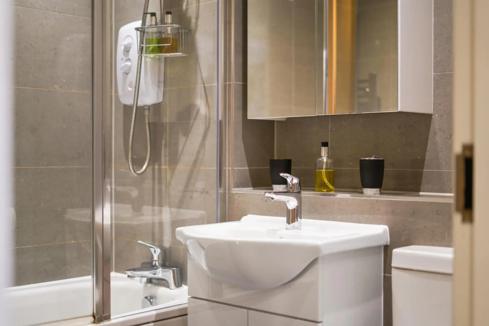 London Heathrow Living Serviced Apartments- Apt 10