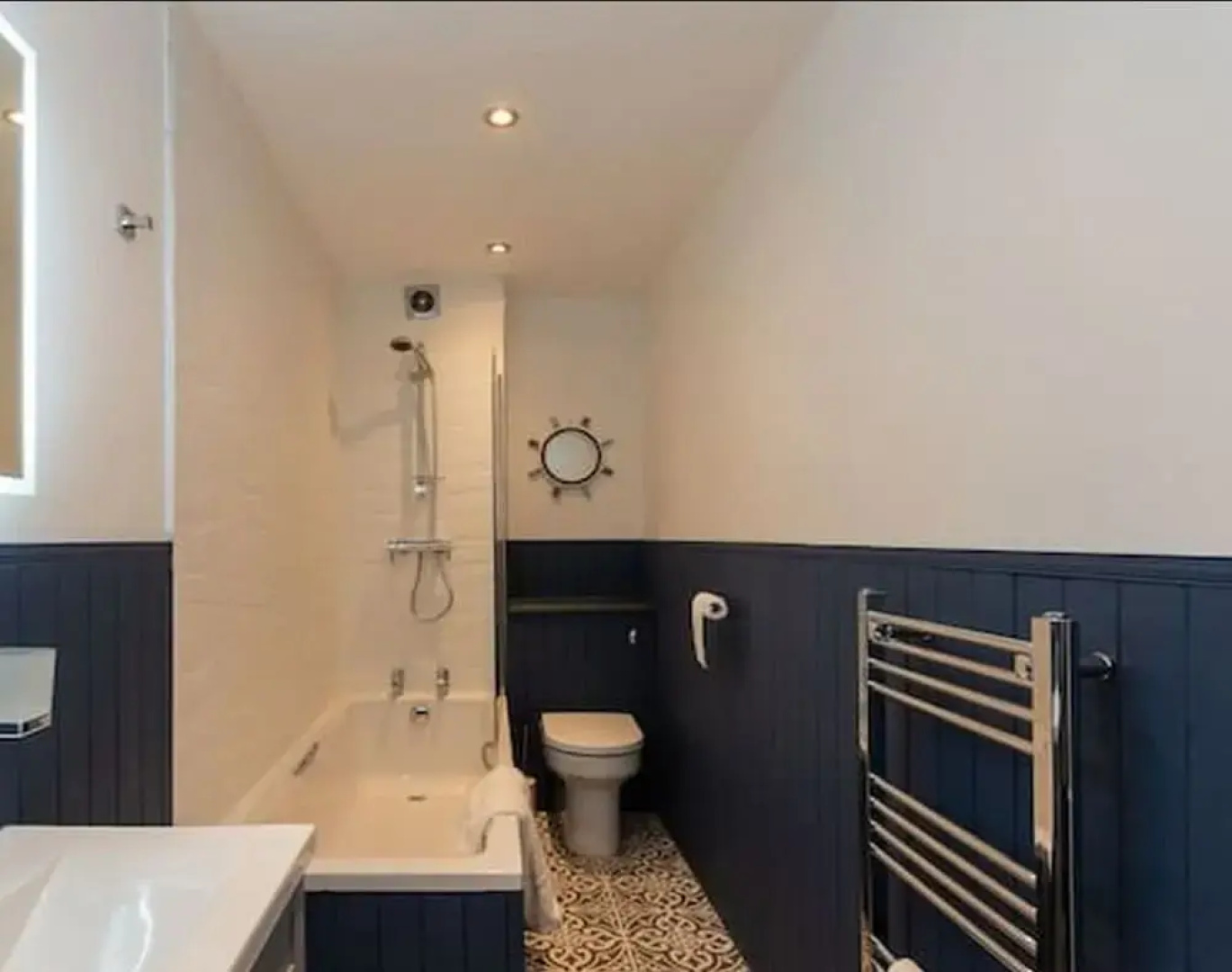 Captains Lookout - Cosy House With Sea Views