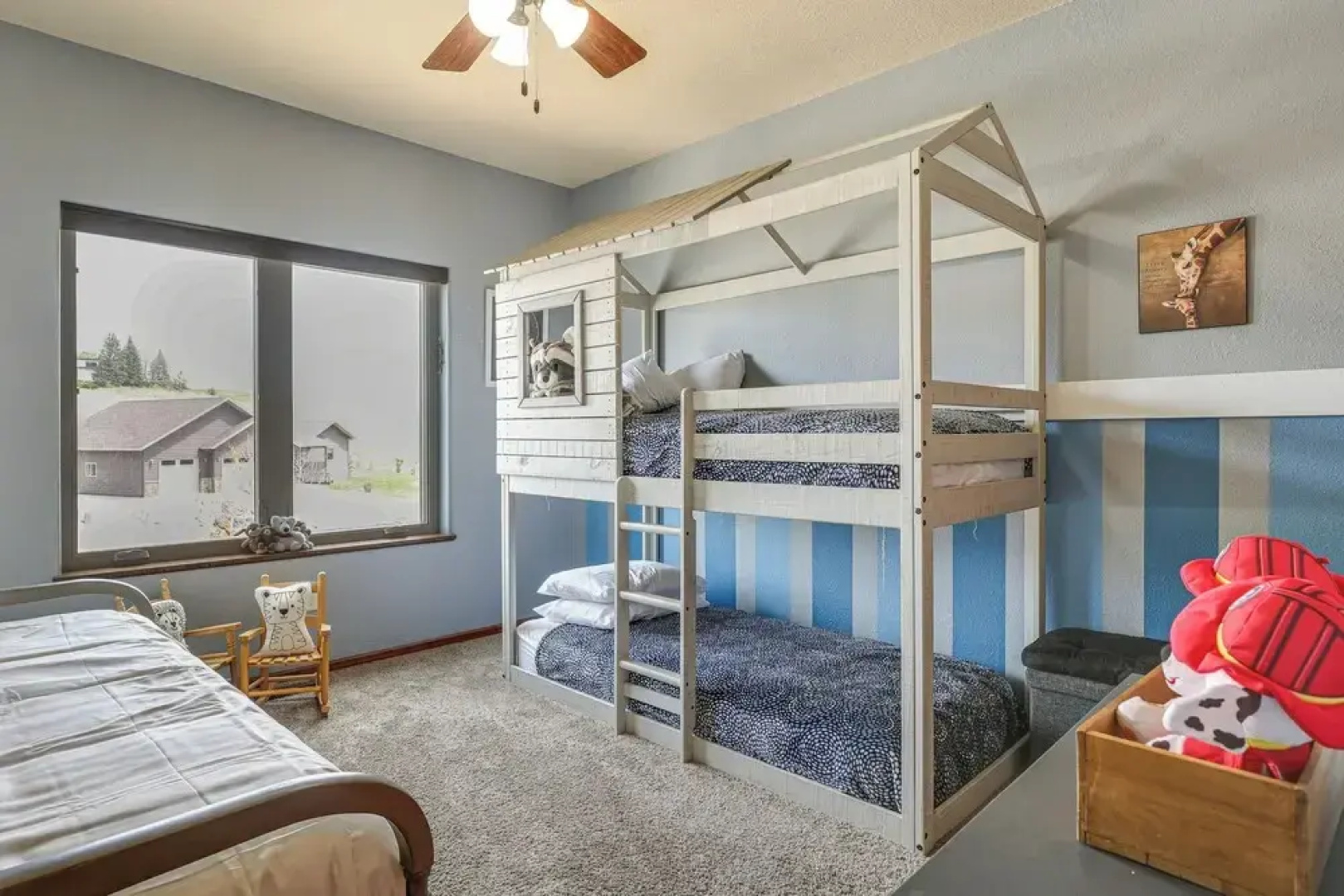 Spearfish Retreat w/ Fireplace + Mountain Views!