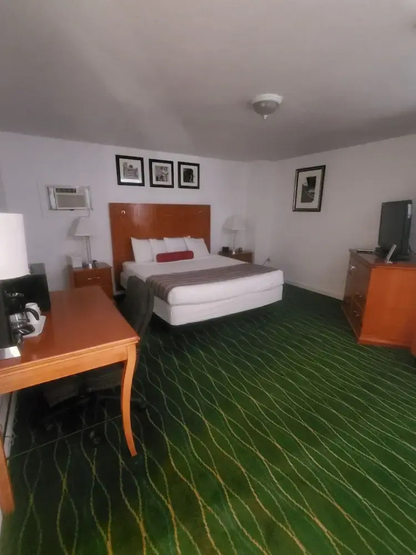 Bayview Lakefront Motel