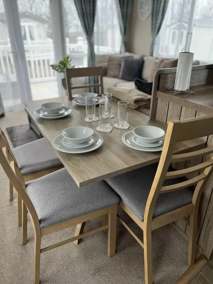 2 Bed Caravan - Sleeps 6 - Parking - Pets