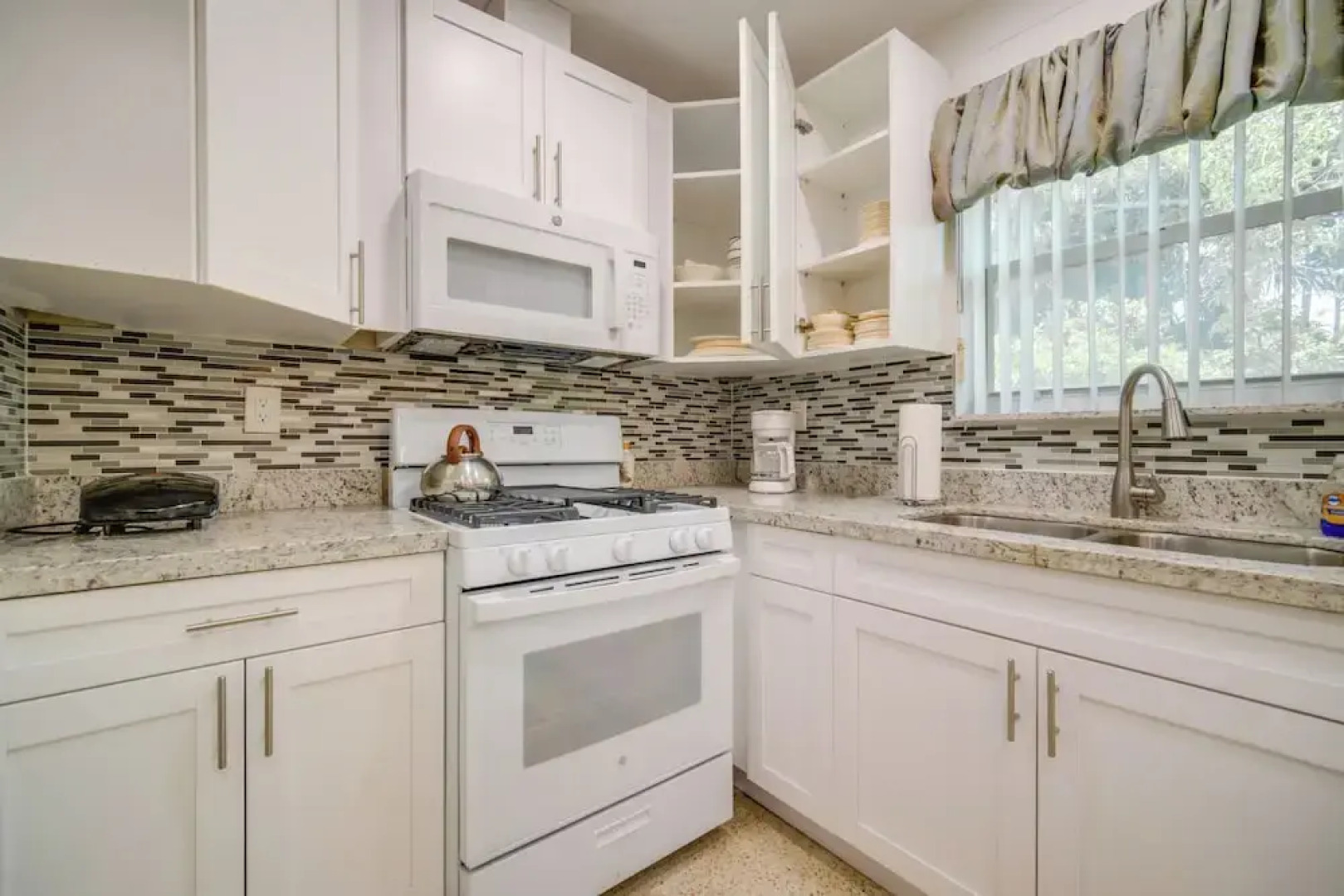 < 3 Mi to Hard Rock Stadium: Miami Home w/ Sunroom