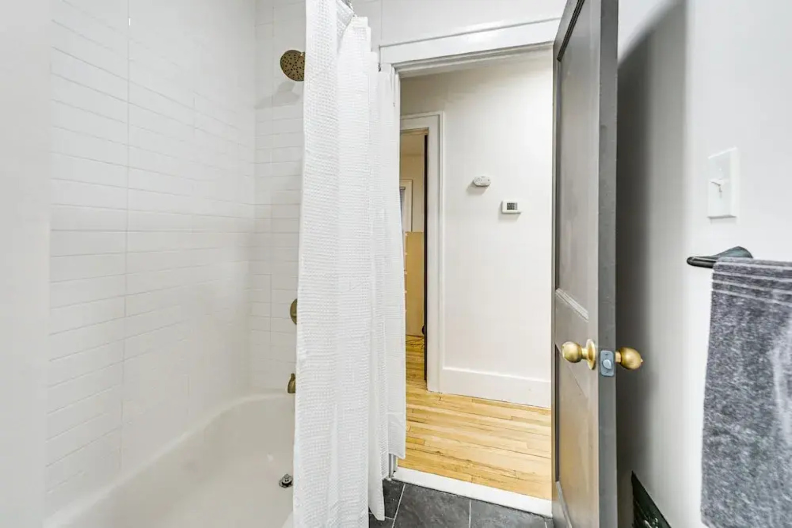 Dog-friendly Pleasant Ridge Home: 13 Mi to Detroit