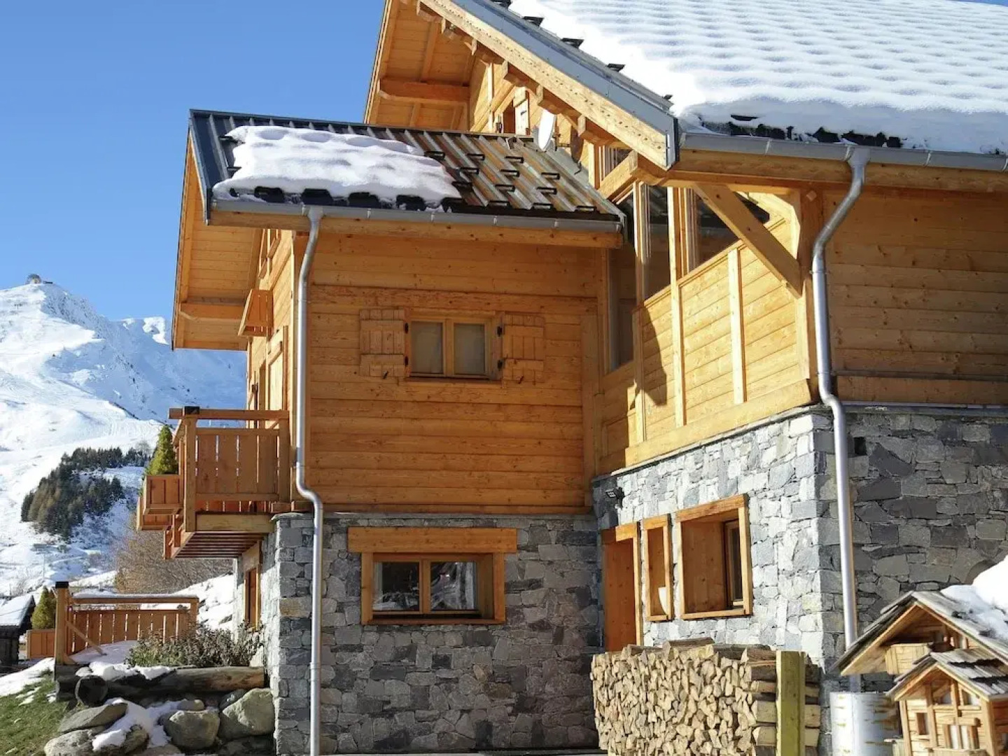 Comfortably Furnished Chalet Just 80 m. From the Slopes