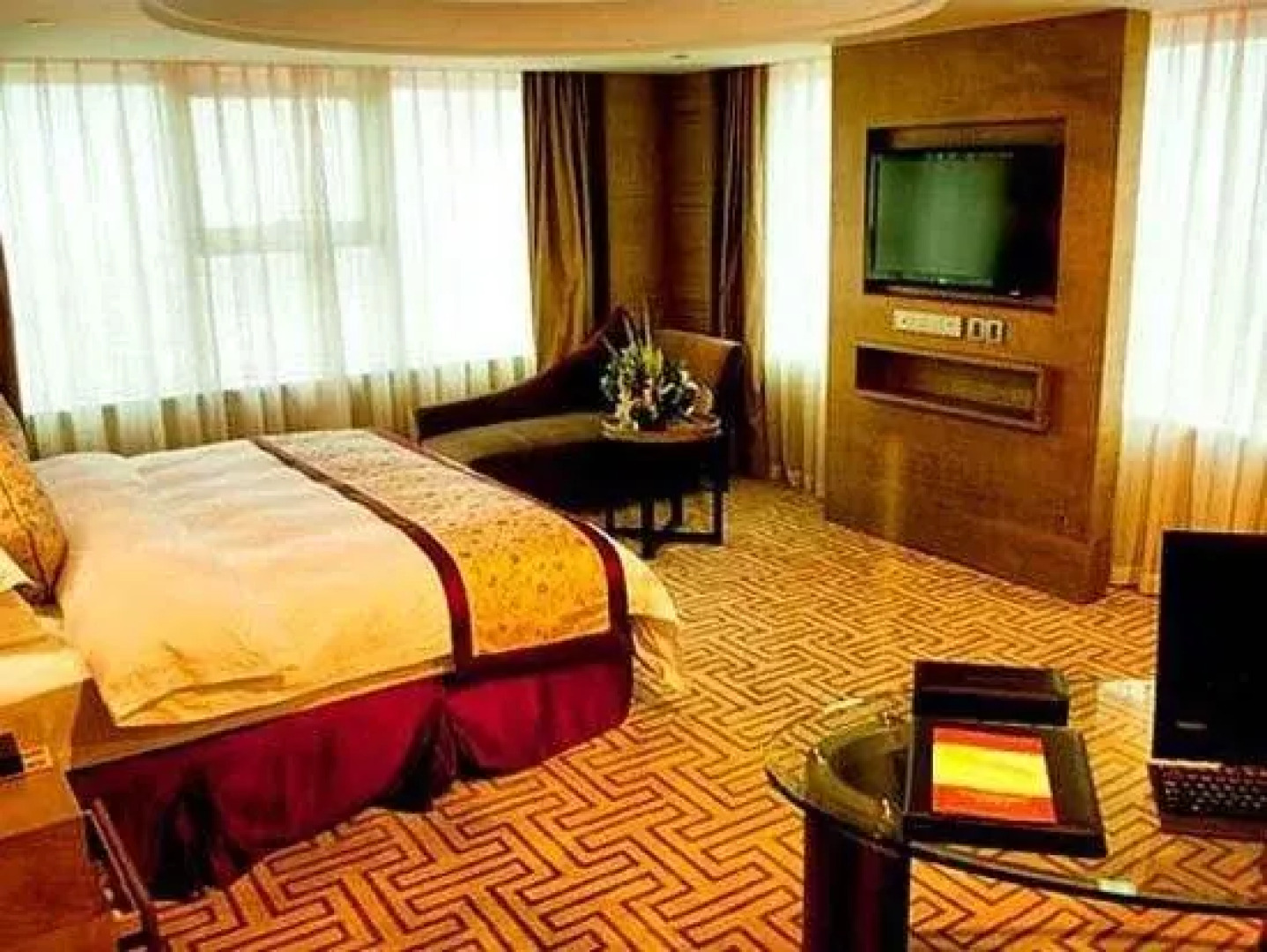 Aile Crown Holiday Hotel