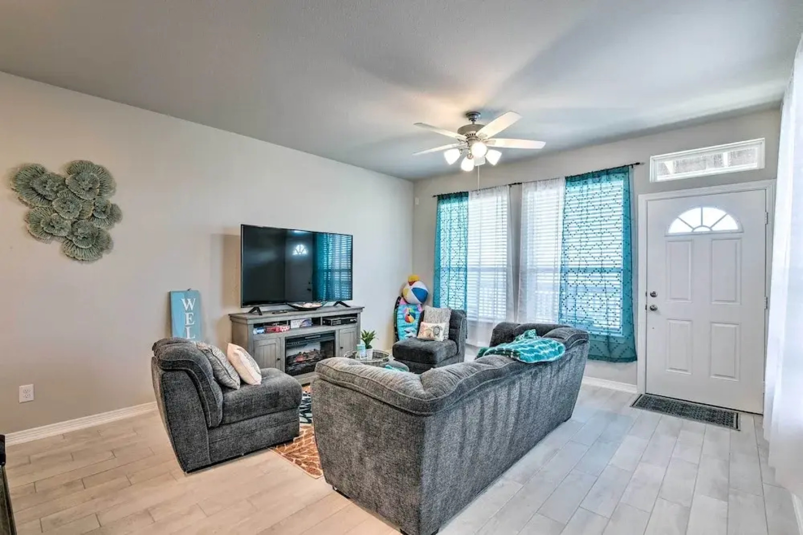 La Porte Getaway w/ Deck: Steps to Beach!