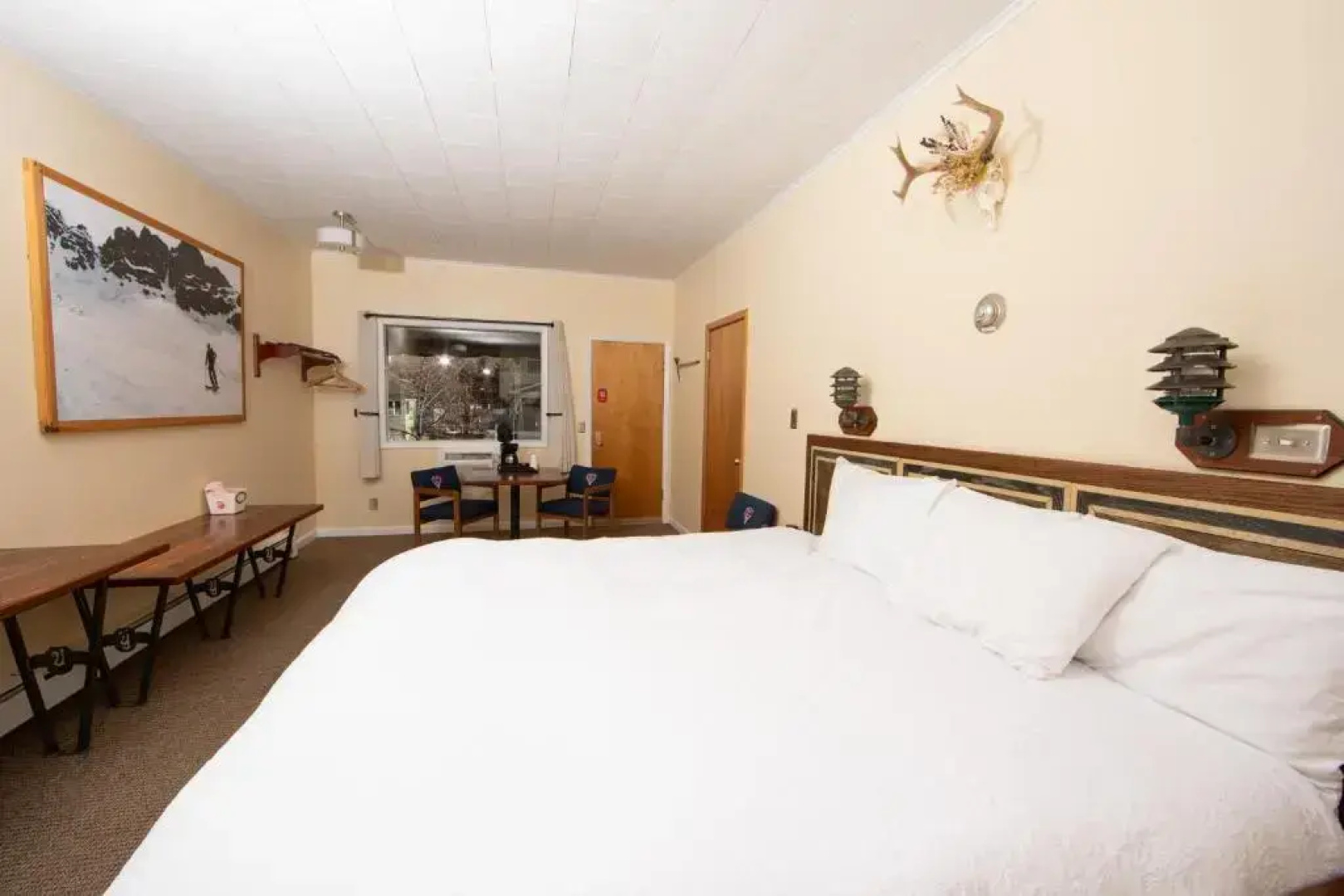 Yodeler Motel