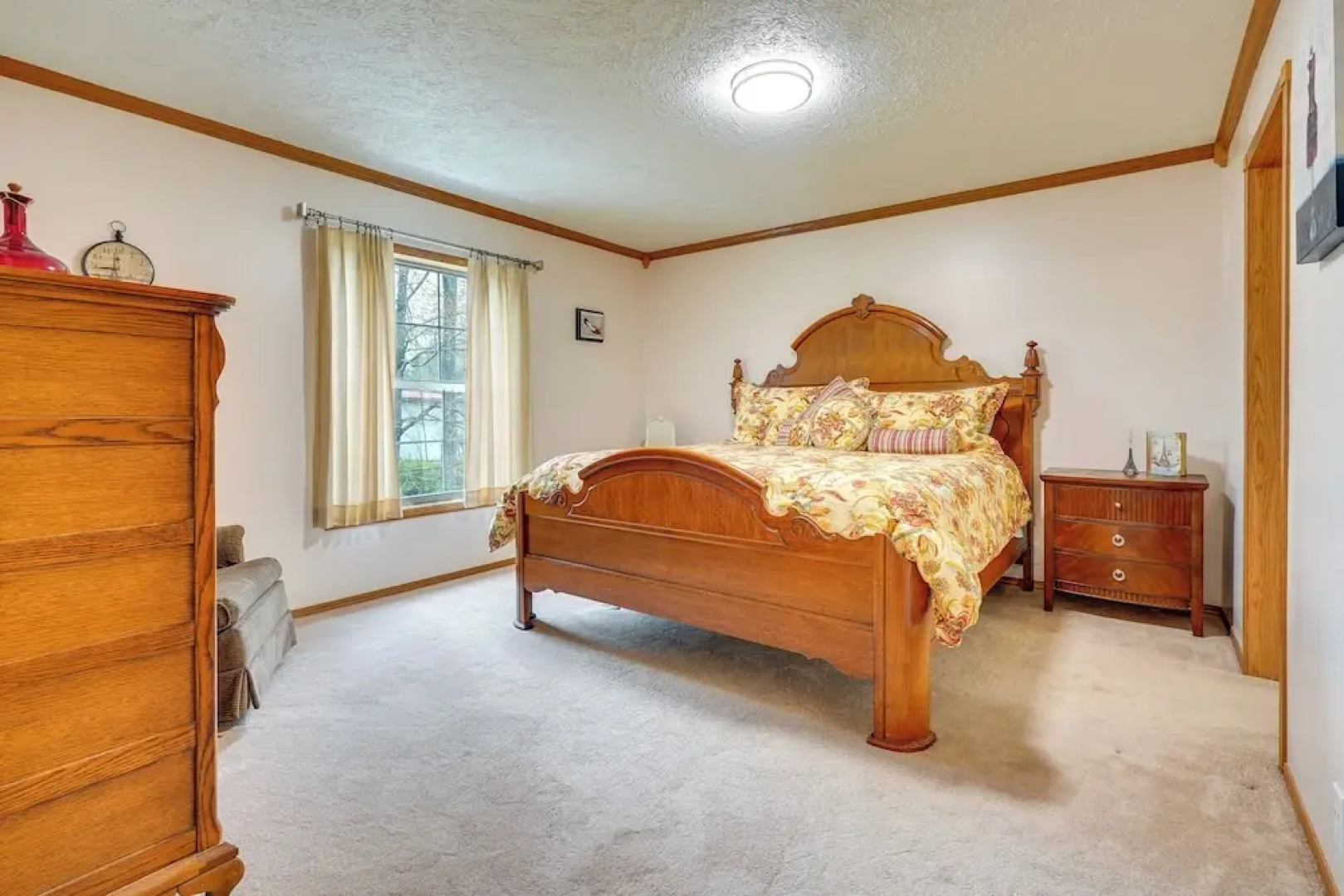 Serene Zanesville Getaway: Hot Tub, 2 Decks!