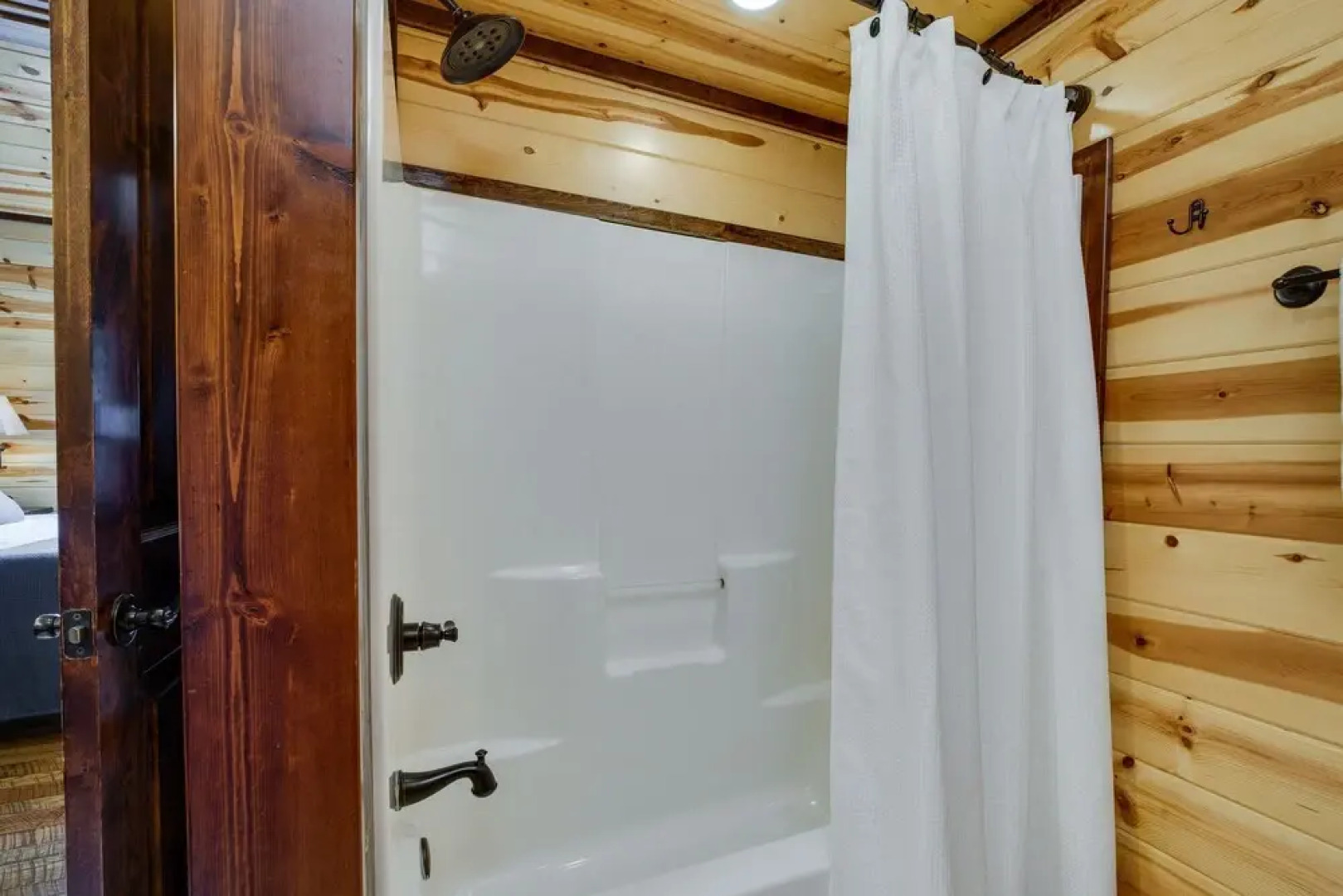 Broken Bow Cabin w/ Game Room & Private Hot Tub!