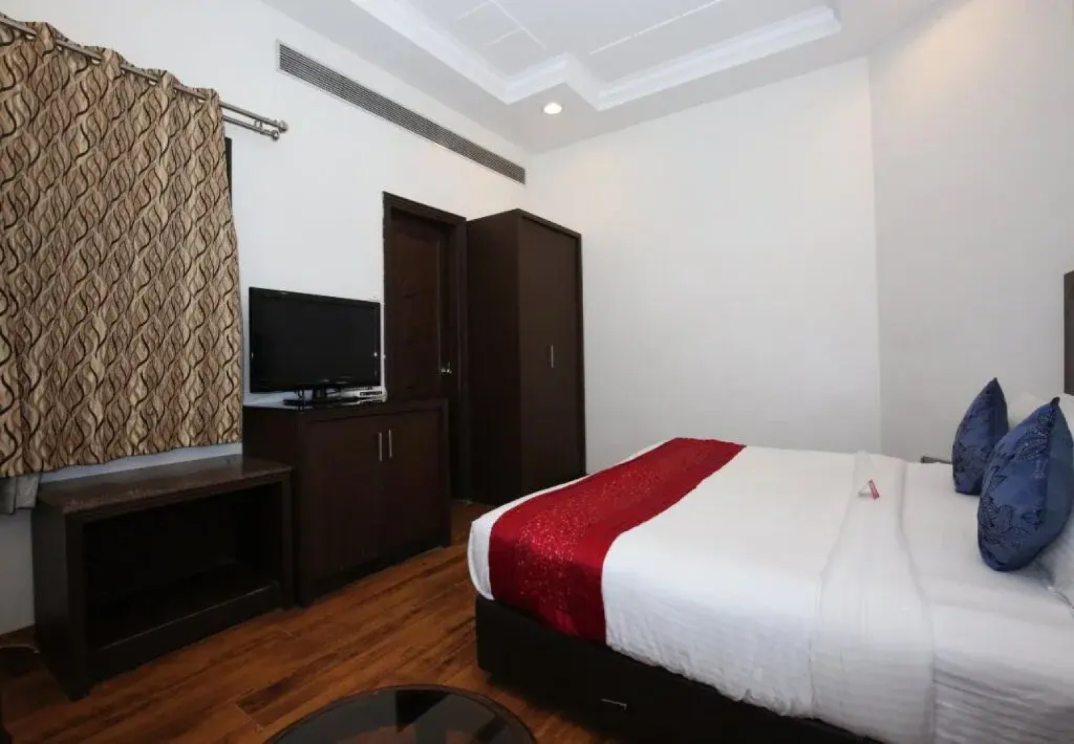 OYO Flagship 113 Golden Temple Road