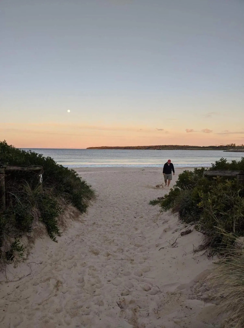 Shellharbour Beach Cottage - walk onto Patrolled beach with flags in summer