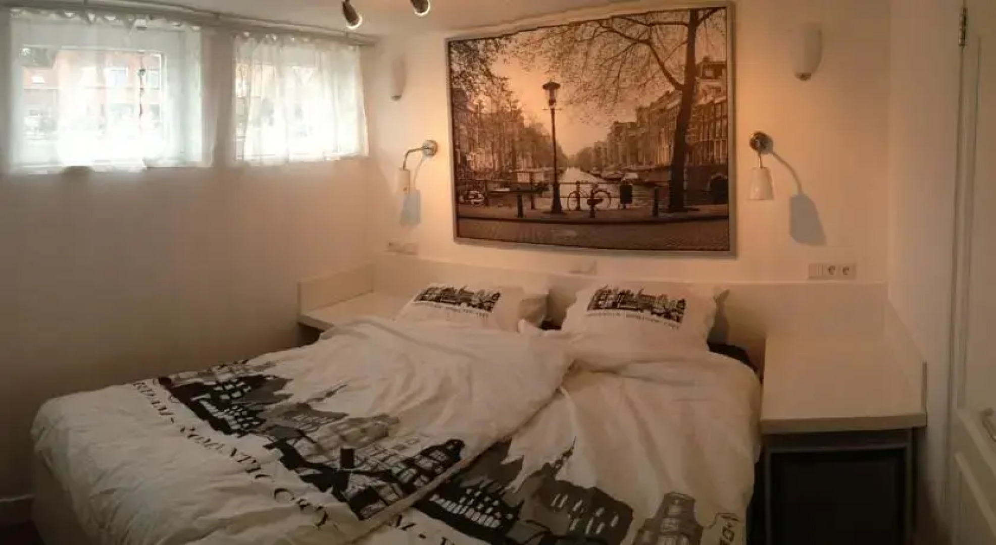 B&B Houseboat between Amsterdam Windmills