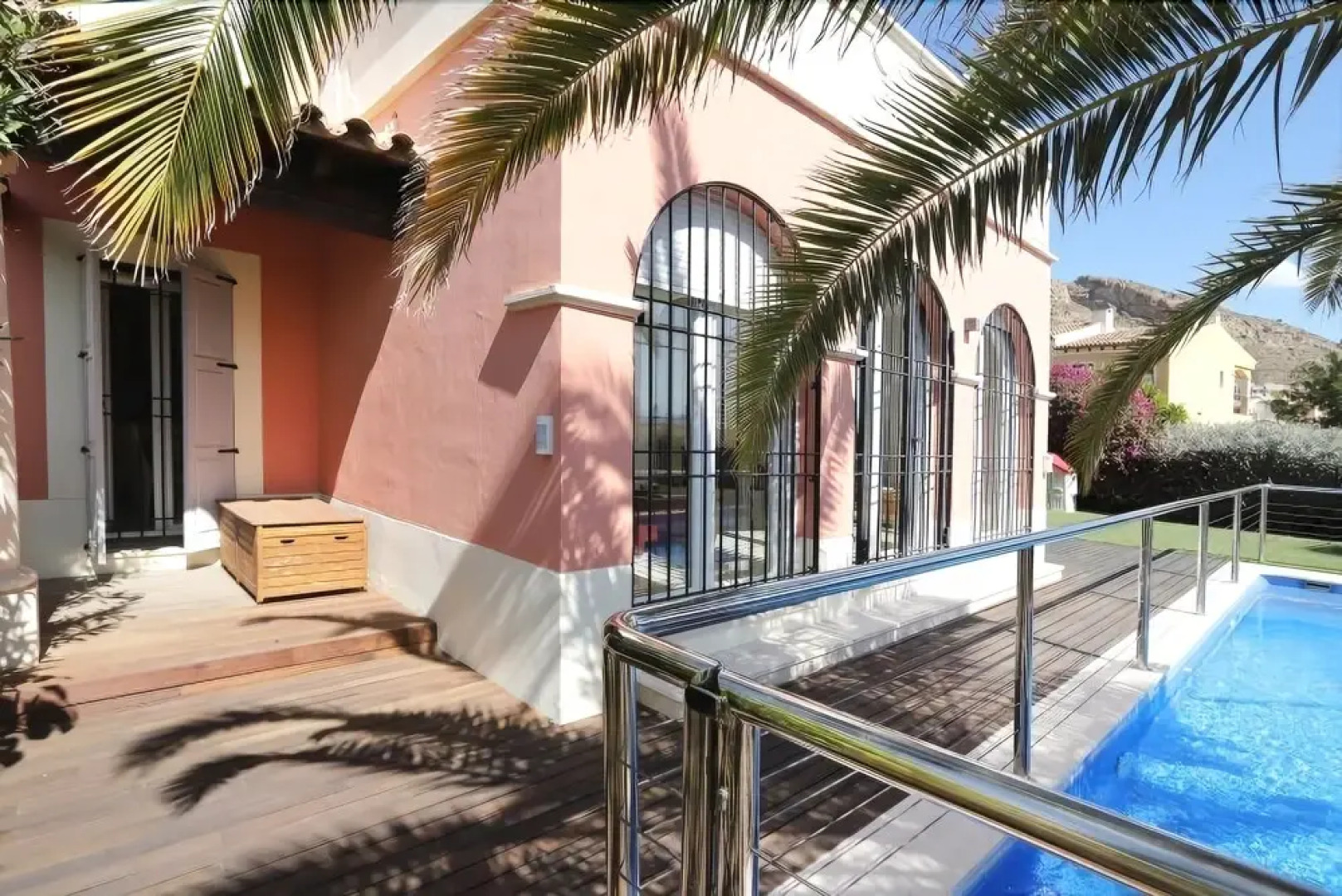 Luxury Villa Located In The Exclusive Area Of Finestra