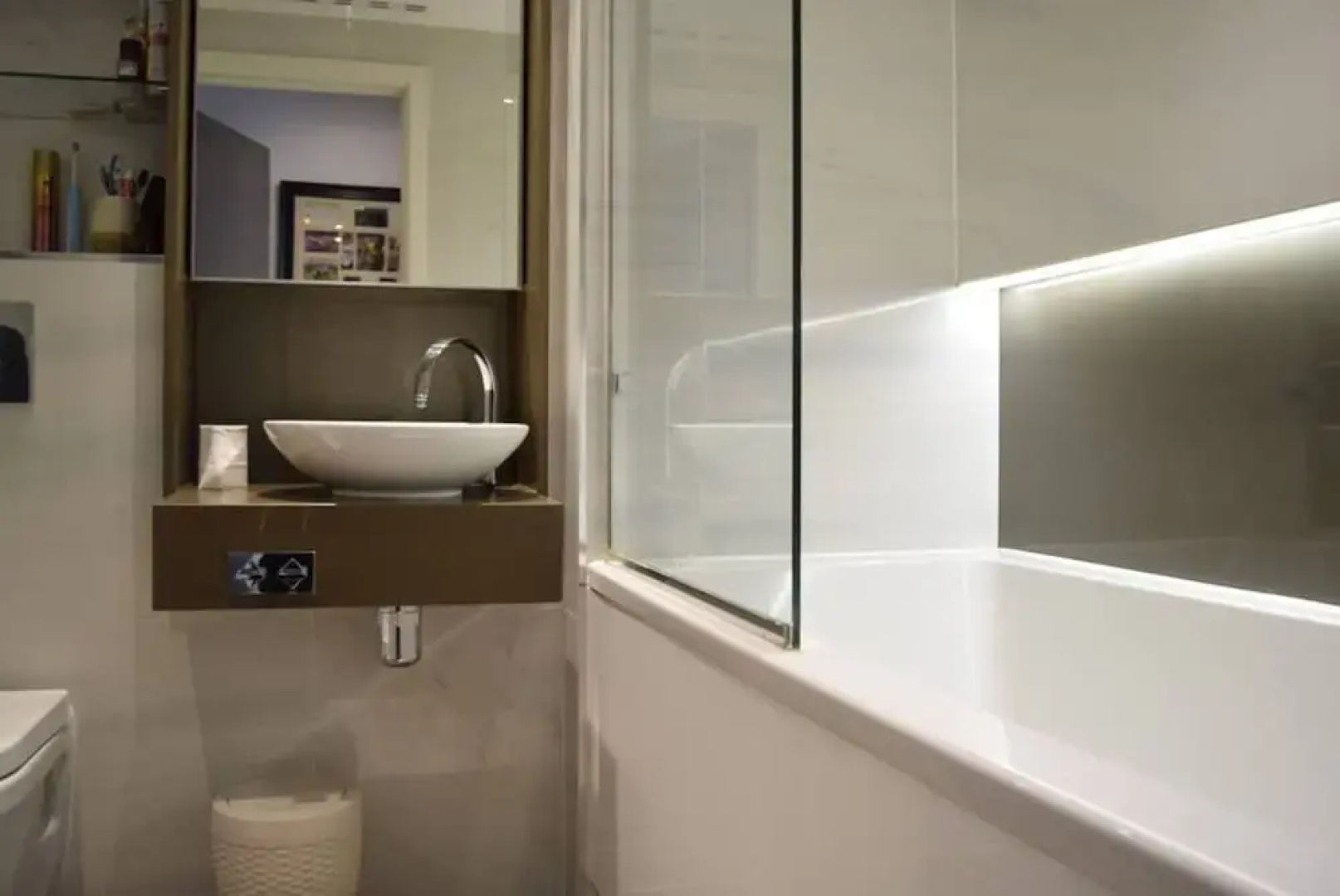 Stylish 2 Bedroom With Access to Pool and Gym