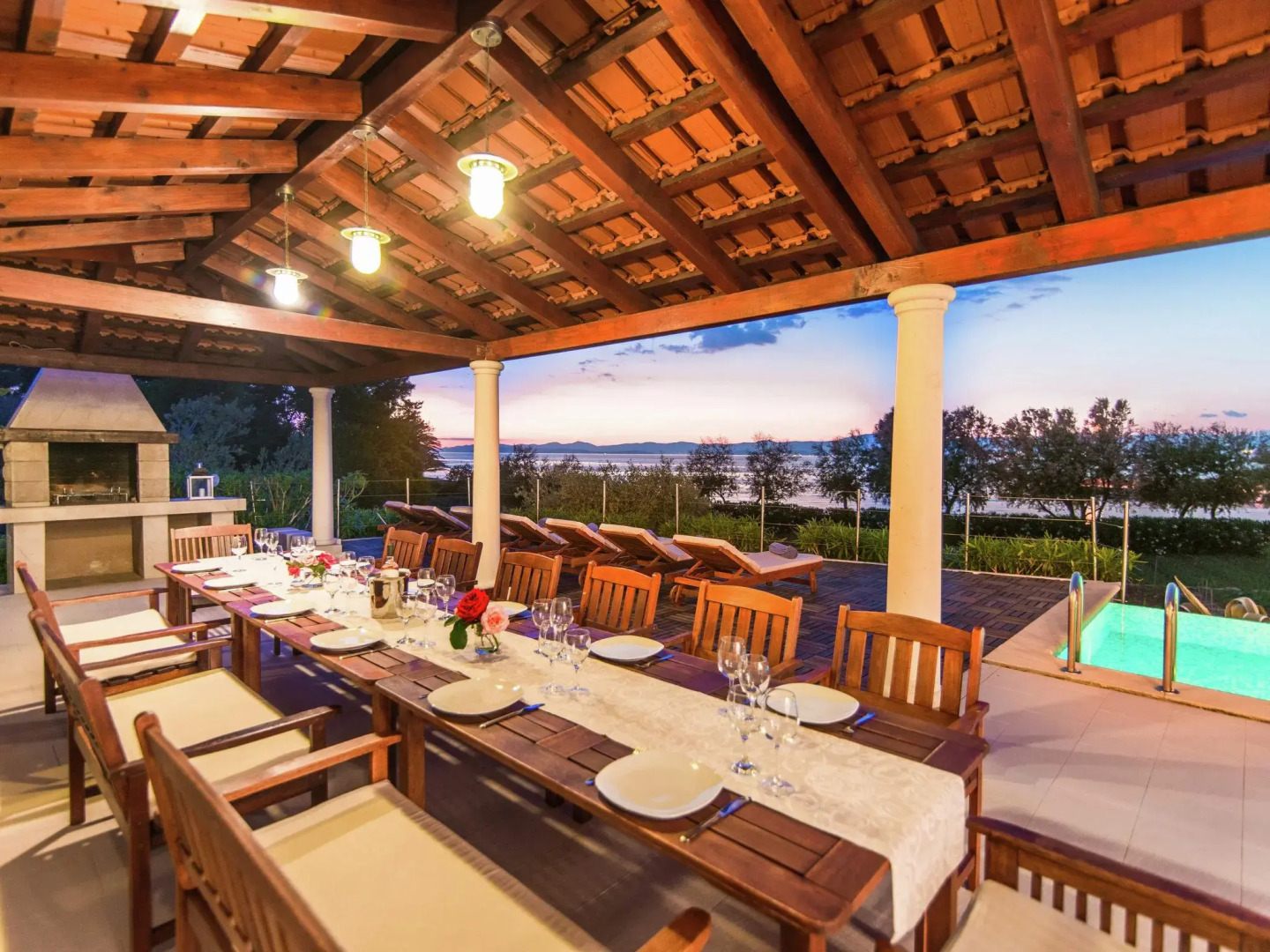 Beautiful Villa on the Island of Brac With Infinity Pool, Beach at 30 Meters