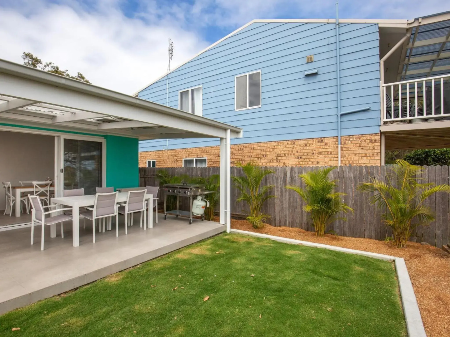 Sandy Feet Retreat - Pet Friendly - 1 Min Walk to Beach