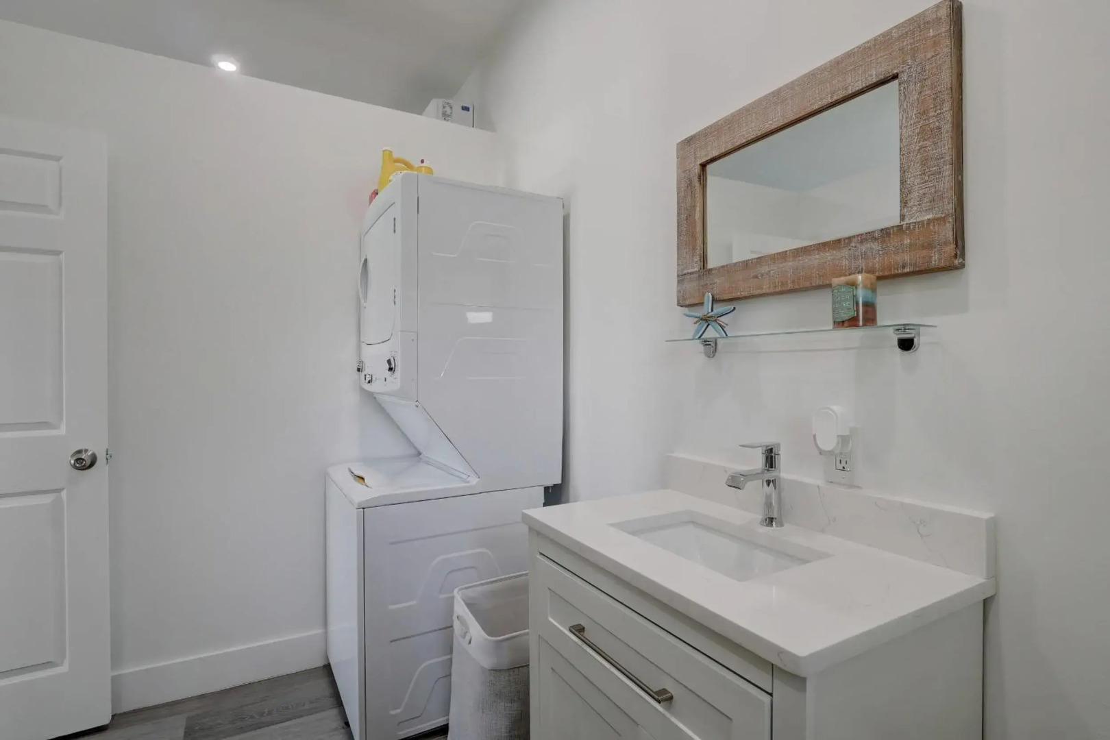 Guest House In a Downtown Bonita Springs Compound