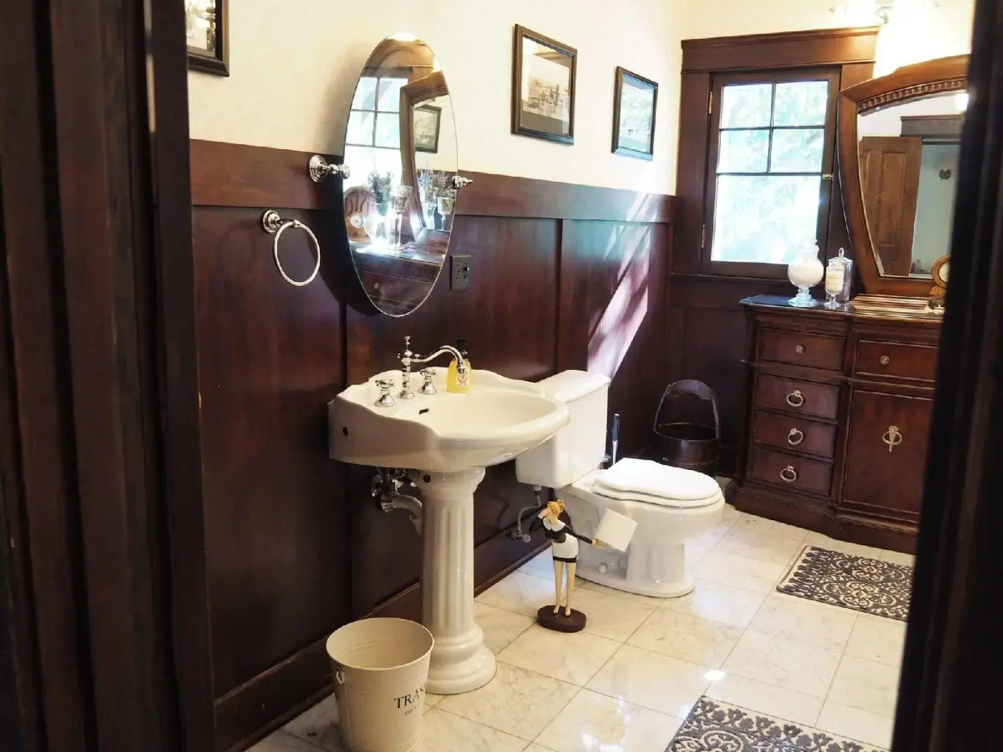 Lady Geneva Bed and Breakfast