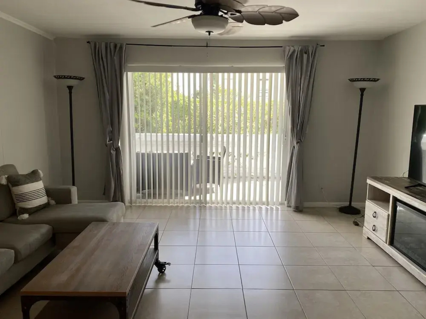 Entire Condo Close To Intercoastal 1 Bedroom Condo by Redawning