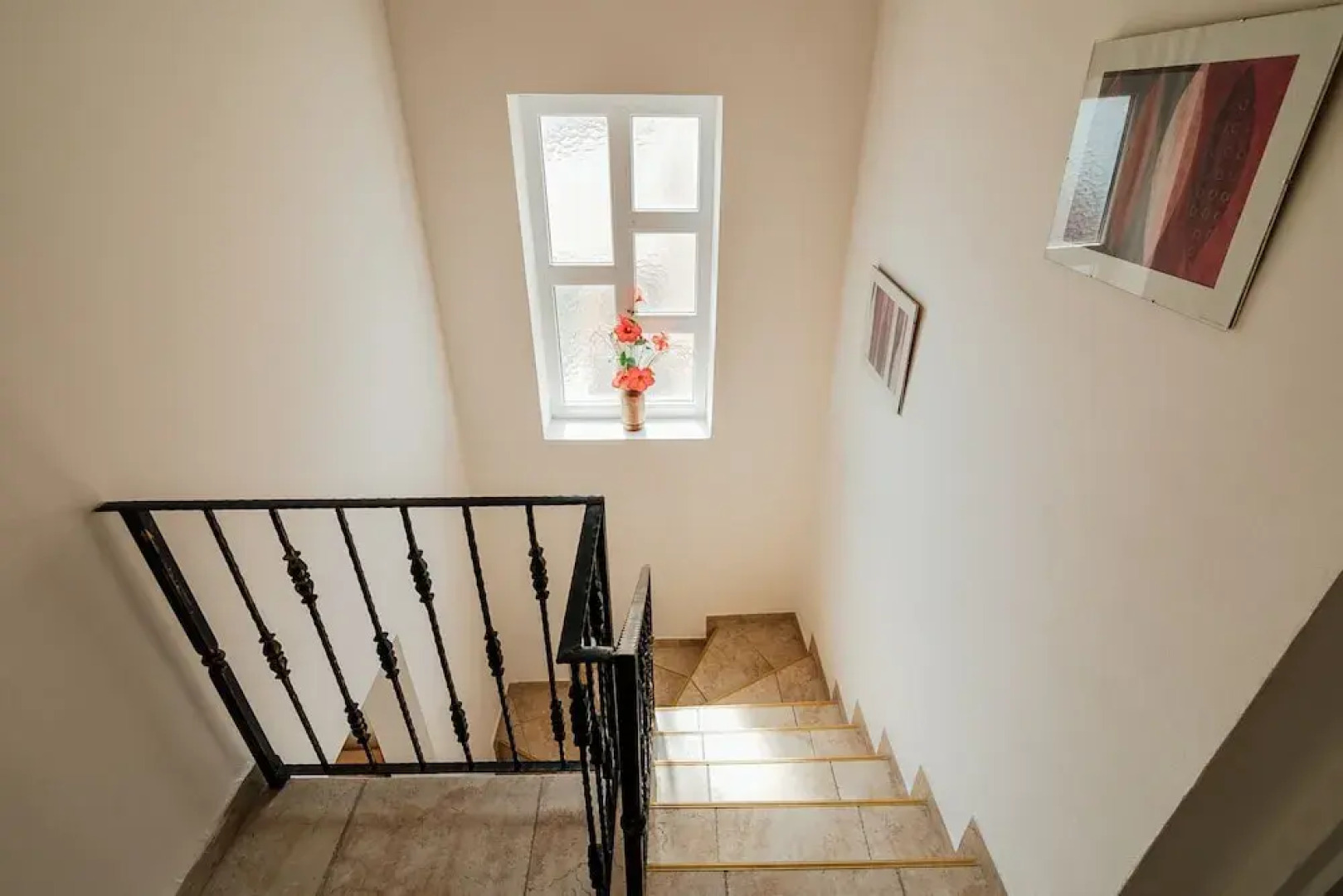 Spacious Family 4BR Seaside House, Fantastic Sea Views, 20 Meters to Beach