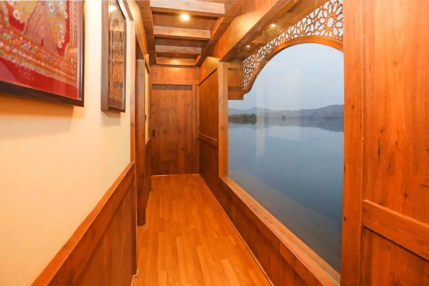 OYO EKTA Houseboat