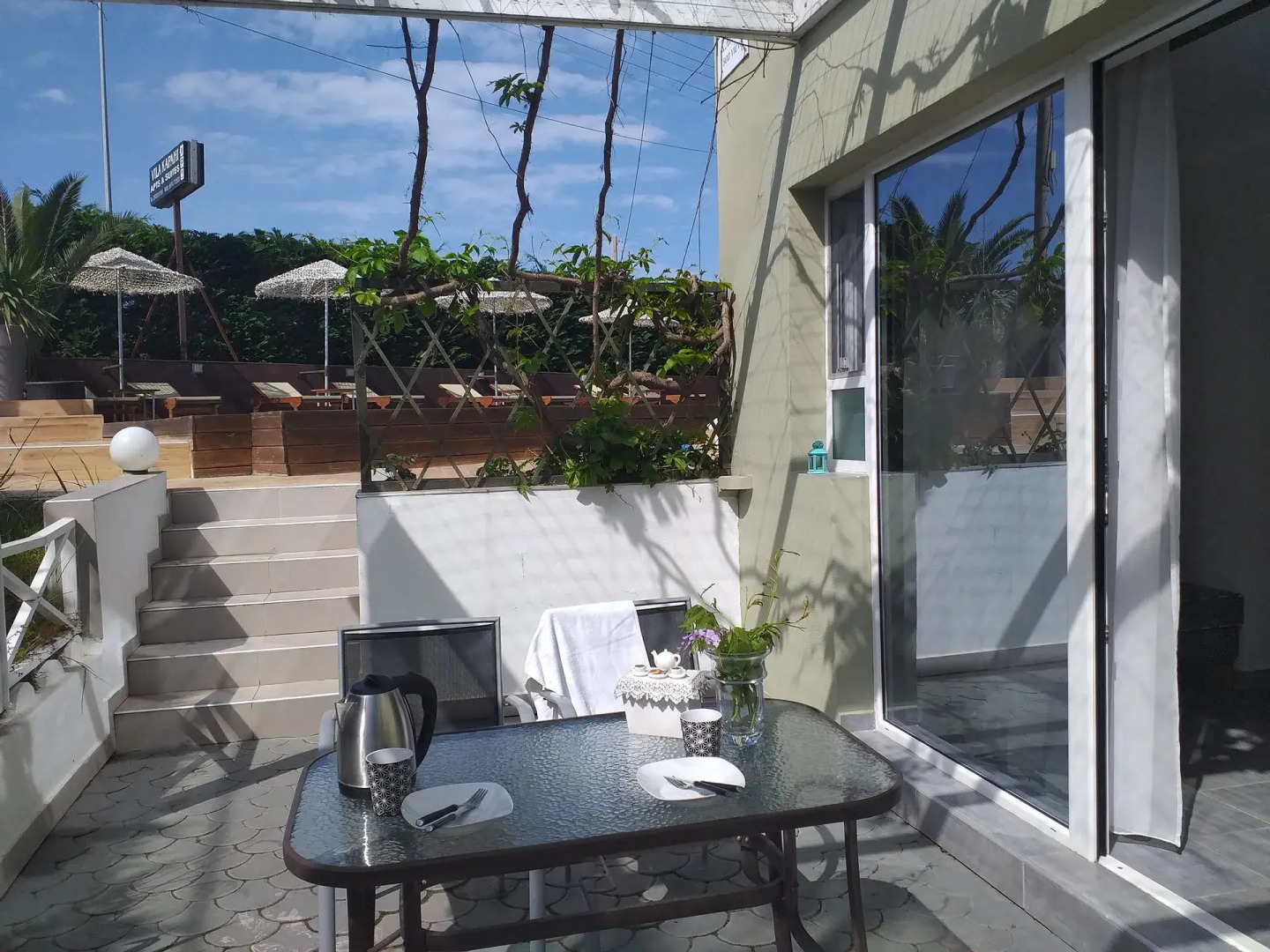 Kapahi Sea View Apartments & Suites